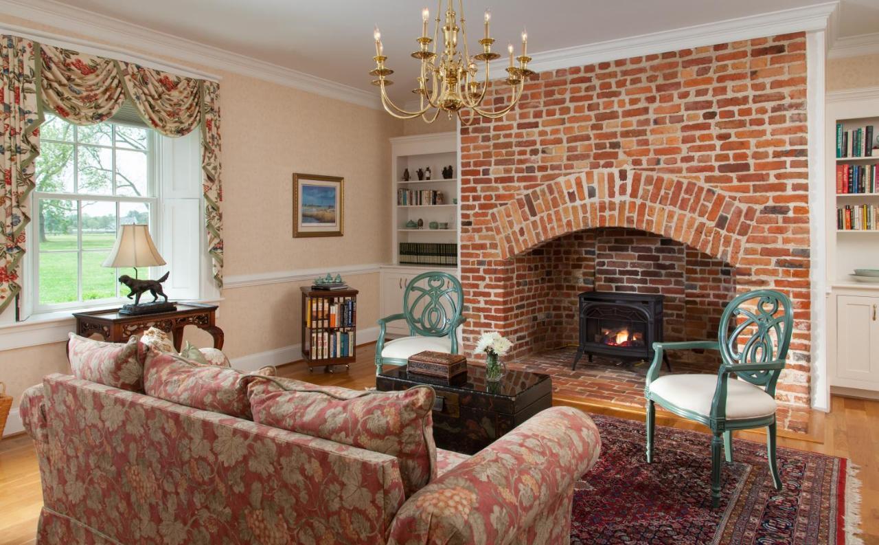 Inn At Warner Hall Gloucester Extérieur photo