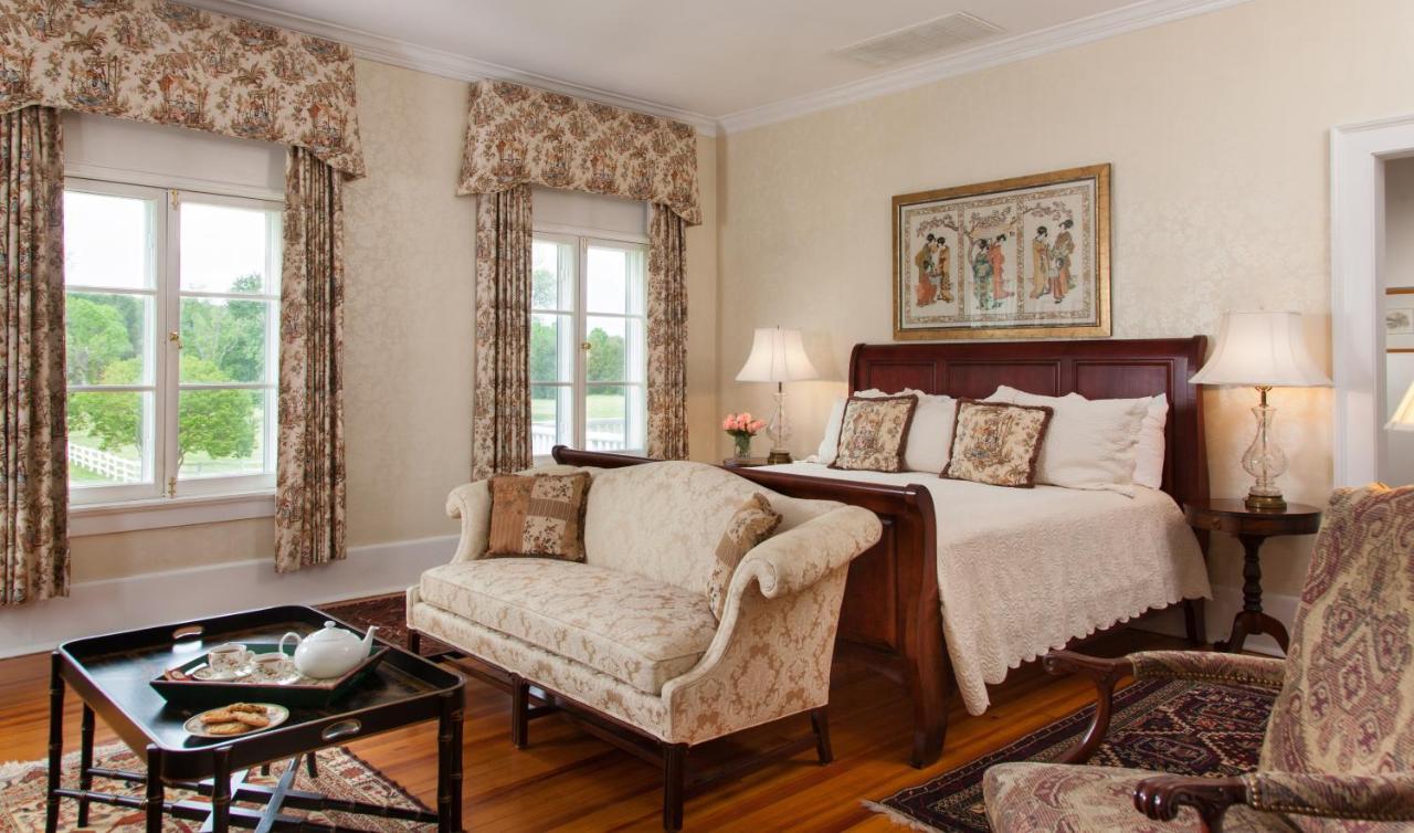 Inn At Warner Hall Gloucester Extérieur photo