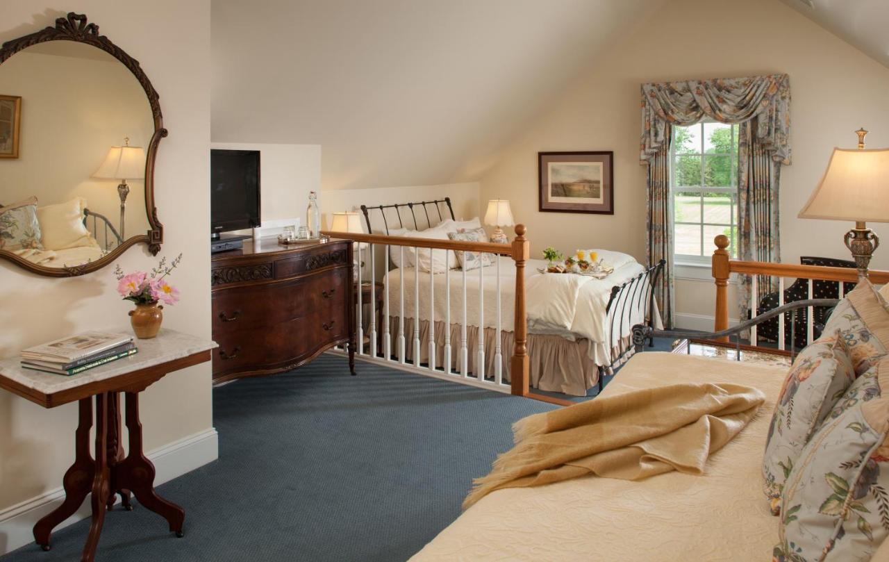 Inn At Warner Hall Gloucester Extérieur photo