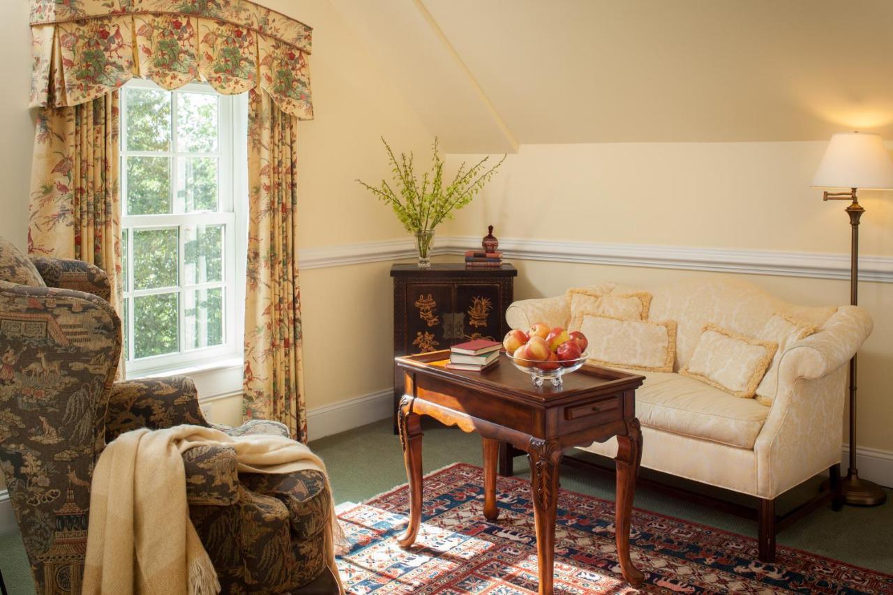 Inn At Warner Hall Gloucester Extérieur photo